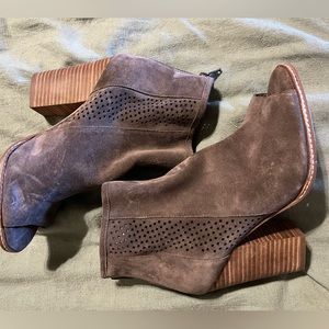 NWT Gianni Bini heels